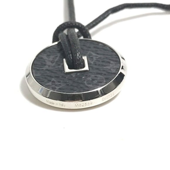 LOUIS VUITTON MonogramEclipse Collier Coin Necklace Accessories - Picture 9 of 10